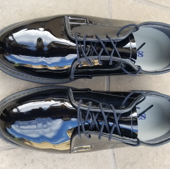 Bates High Gloss Oxford Shoe - Picture 2 of 14